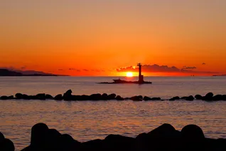 一本島灯台と夕日